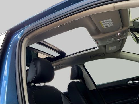 Used 2018 Volkswagen Tiguan SE w/ Panoramic Sunroof Package FWD image 27