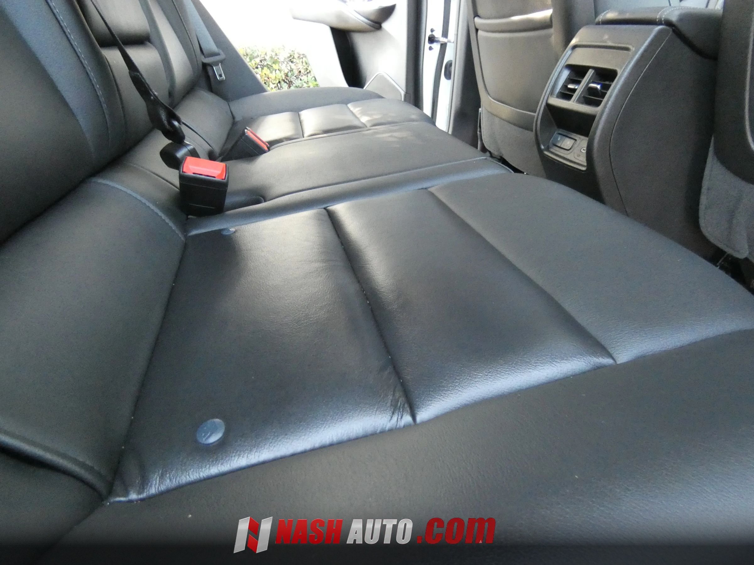 Used 2023 Cadillac XT4 Luxury w/ Cold Weather Package FWD image 38