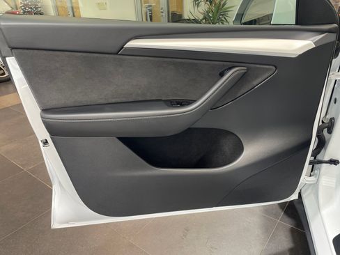 Used 2025 Tesla Model Y Performance image 12