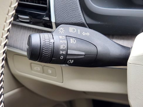 Certified 2025 Volvo XC90 T8 Plus AWD/4WD image 34