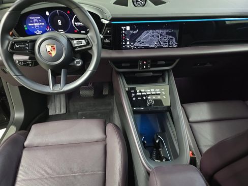 Used 2022 Porsche Macan AWD/4WD image 7