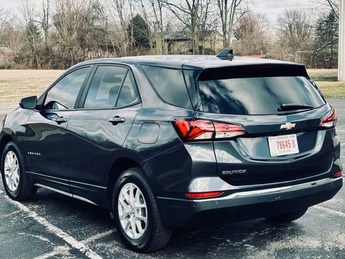 Used 2022 Chevrolet Equinox LS w/ LS Convenience Package image 8