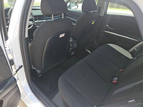Used 2025 Hyundai Elantra SEL FWD image 28
