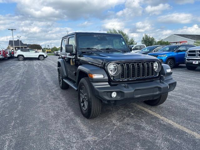 Used 2025 Jeep Wrangler Sport AWD/4WD image 2