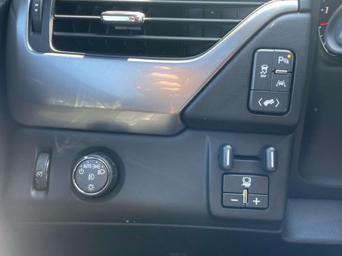 Used 2016 Chevrolet Suburban LT RWD image 21