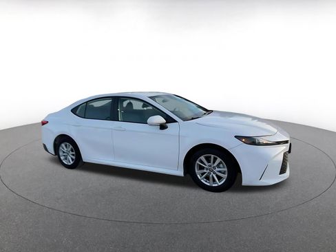 Used 2025 Toyota Camry LE image 2