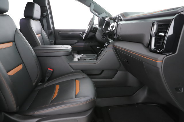 Used 2025 GMC Sierra 3500 AT4 w/ AT4 Premium Plus Package AWD/4WD image 34