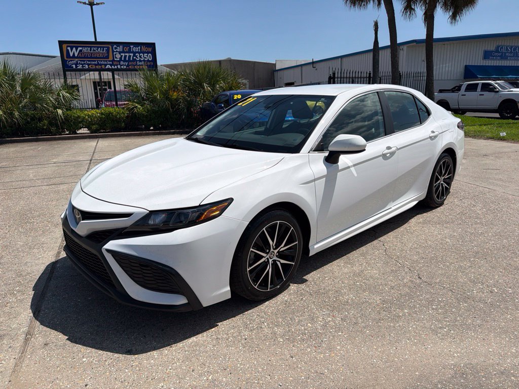 Used 2021 Toyota Camry SE FWD image 2