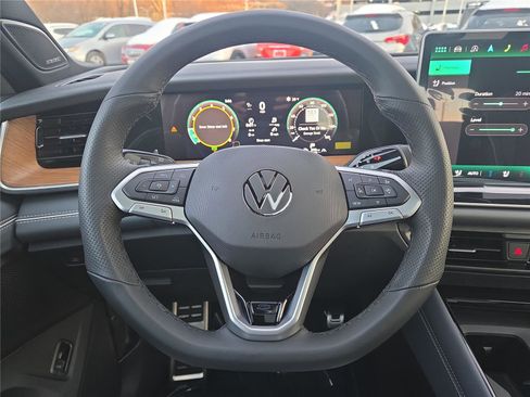 New 2026 Volkswagen Tiguan SEL R-Line image 15