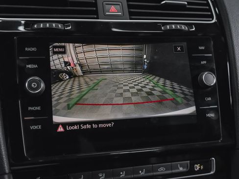 Used 2018 Volkswagen Golf R 4-Door image 66