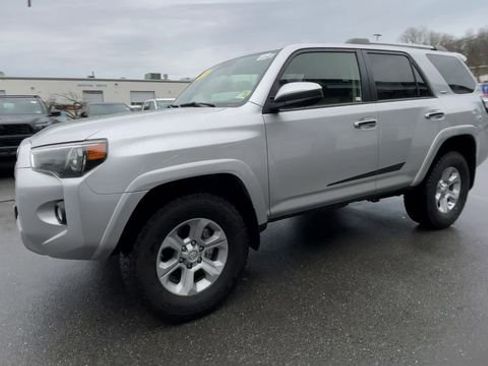Certified 2019 Toyota 4Runner SR5 image 6