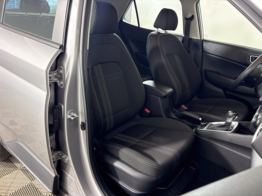 Used 2024 Hyundai Venue SEL FWD image 18