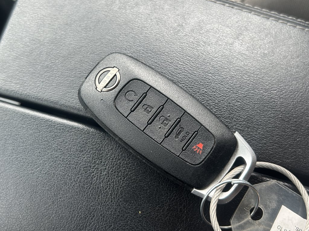 Used 2025 Nissan Rogue SV AWD/4WD image 36