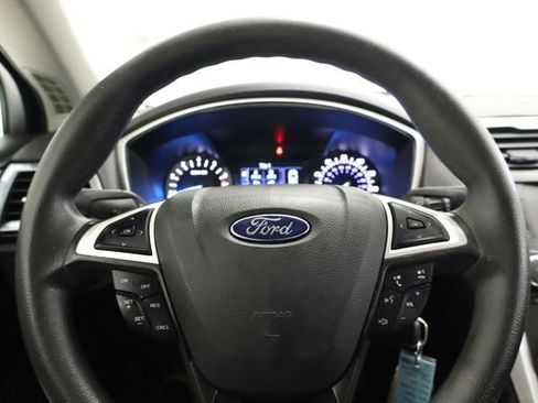 Used 2015 Ford Fusion SE image 18
