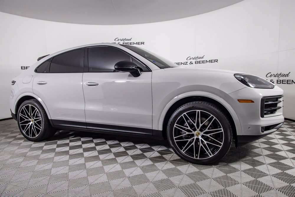 Used 2024 Porsche Cayenne Coupe AWD/4WD image 2