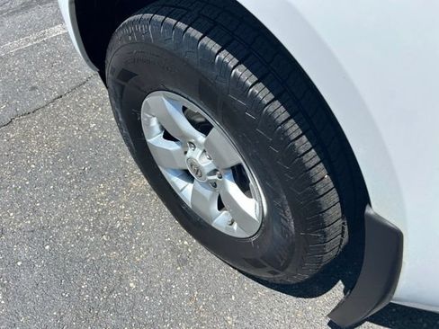 Used 2012 Nissan Frontier SV AWD/4WD image 16