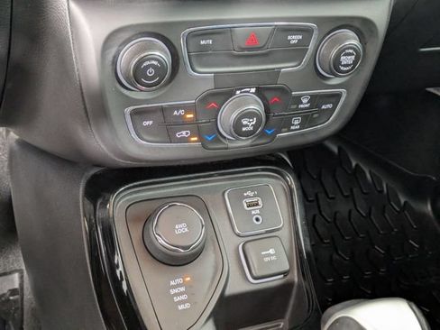 Used 2019 Jeep Compass Latitude AWD/4WD image 23