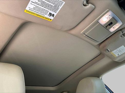 Used 2018 Lincoln MKT AWD image 14