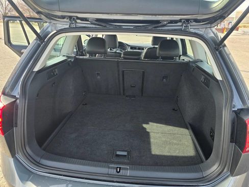 Used 2016 Volkswagen Golf Limited Edition image 25