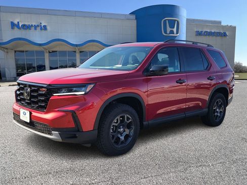 New 2025 Honda Pilot TrailSport image 2