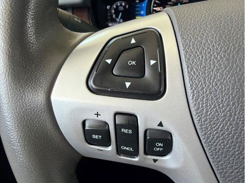 Used 2012 Ford Edge Limited w/ Driver Entry Pkg FWD image 17