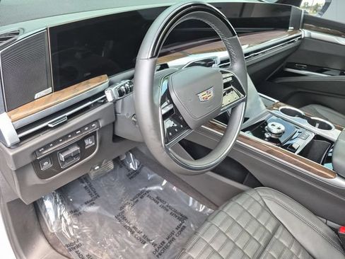 Used 2025 Cadillac Escalade Sport Platinum w/ LPO, ONYX Package AWD/4WD image 11