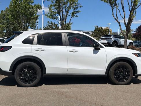 Used 2023 Honda HR-V Sport image 3