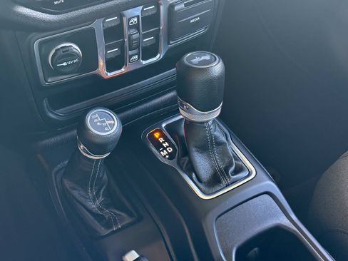 Used 2024 Jeep Wrangler Unlimited Sport AWD/4WD image 30