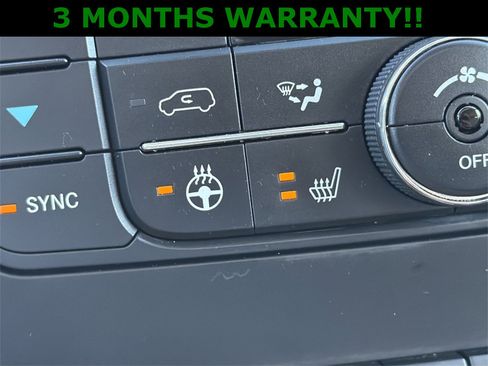 Used 2016 Chrysler Town & Country Touring-L image 43