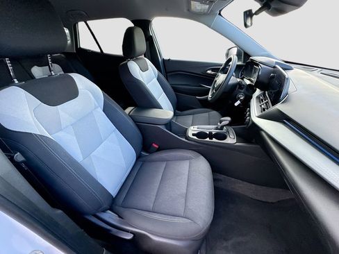 Used 2025 Chevrolet Trax LS image 24