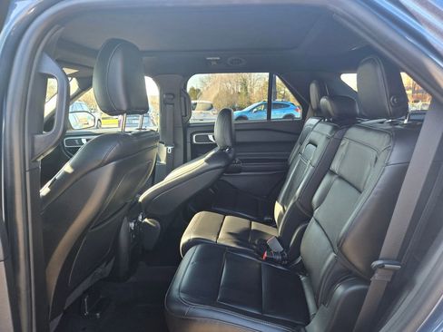 Used 2020 Ford Explorer XLT w/ Equipment Group 202A image 10