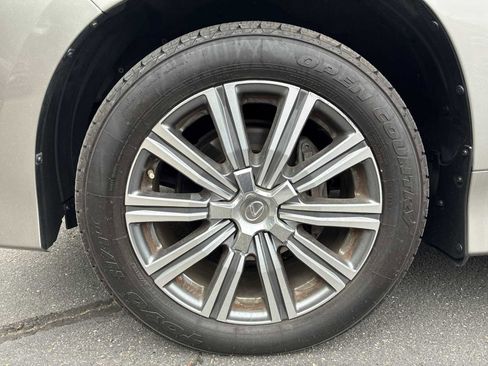 Used 2017 Lexus LX 570 4WD w/ Luxury Package image 19