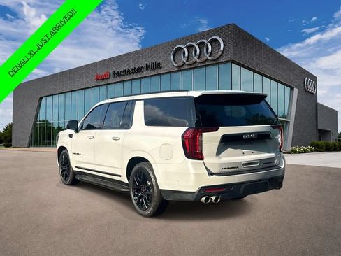 Used 2023 GMC Yukon XL Denali w/ Advanced Technology Package AWD/4WD image 4