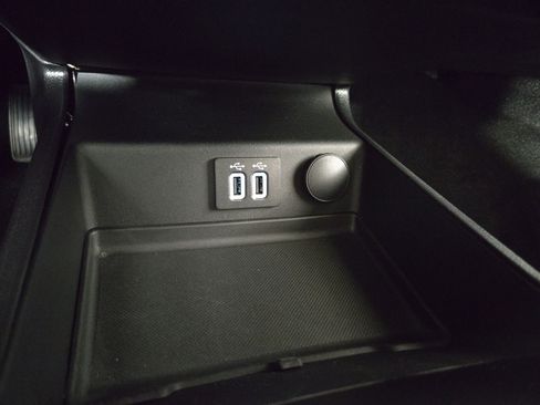 Used 2020 Ford Fusion SE image 25