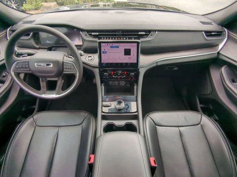 Certified 2025 Jeep Grand Cherokee L Limited w/ Luxury Tech Group II image 18