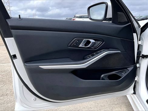 Used 2025 BMW 330i Sedan image 19