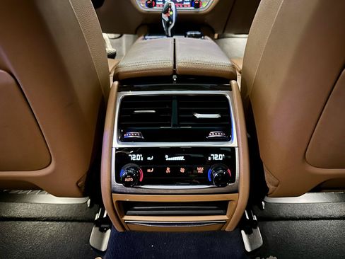 Used 2017 BMW 740i RWD image 40