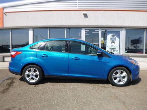Used 2013 Ford Focus SE w/ SE Winter Pkg FWD image 4