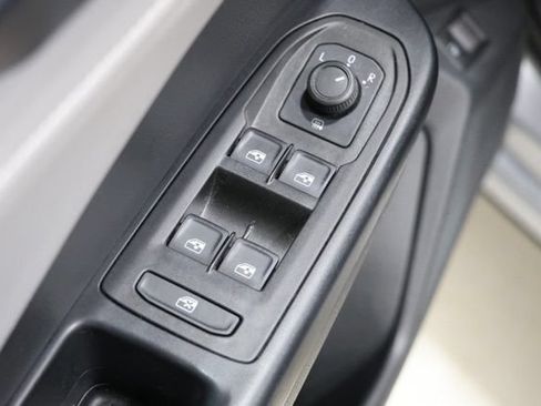 Used 2024 Volkswagen Taos SE FWD image 17