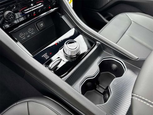 New 2025 Jeep Grand Cherokee Limited w/ Black Appearance Package image 28