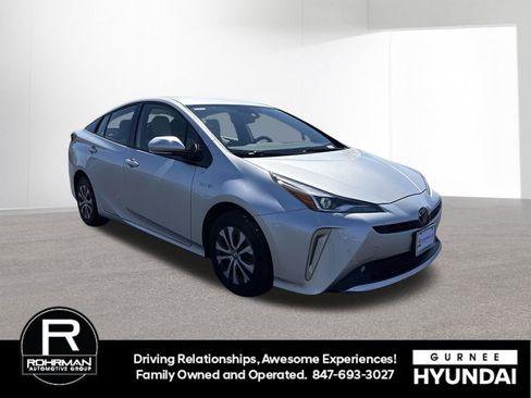 Used 2019 Toyota Prius XLE w/ Carpet Mat Package AWD/4WD image 2
