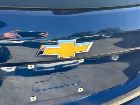 Used 2023 Chevrolet Equinox LS image 18