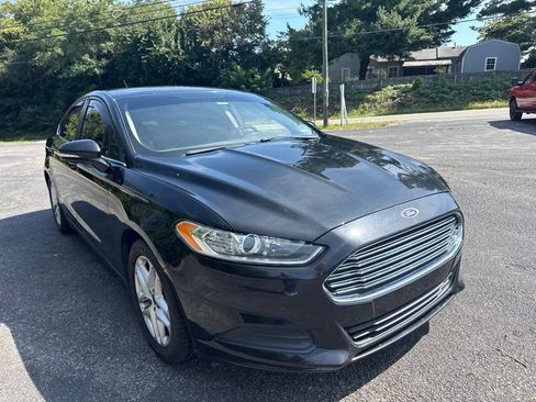 Used 2015 Ford Fusion SE FWD image 3