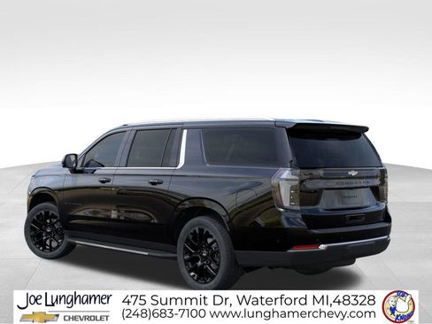 New 2026 Chevrolet Suburban LT AWD/4WD image 3