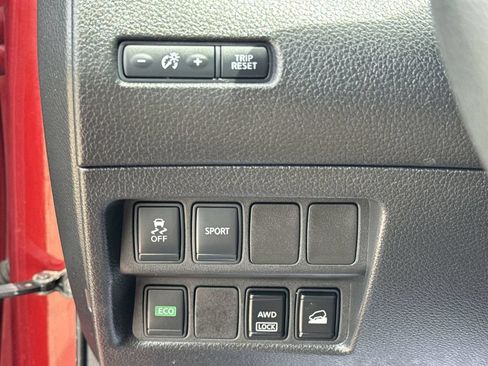 Used 2015 Nissan Rogue S AWD/4WD image 19