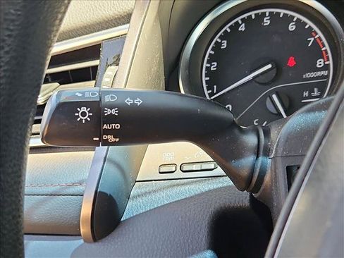 Used 2018 Toyota Camry LE FWD image 13