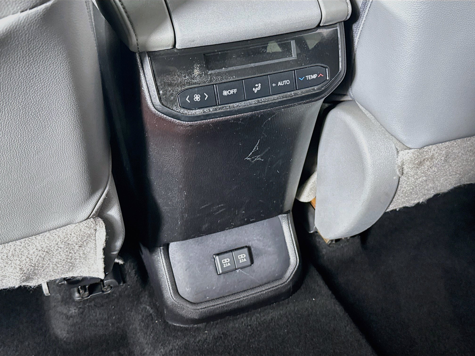 Used 2020 Toyota Highlander XLE AWD/4WD image 21