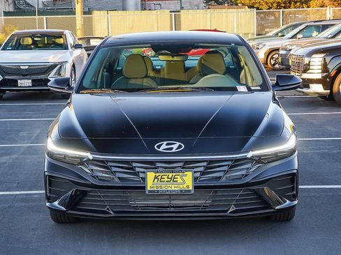 New 2026 Hyundai Elantra SE image 2