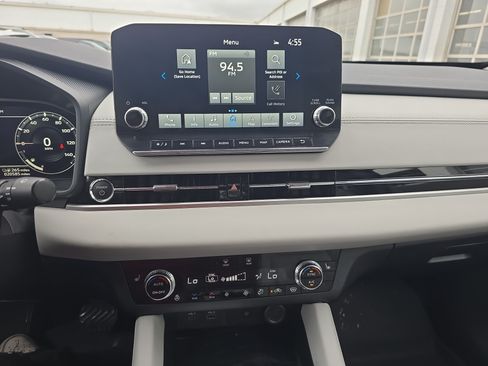 Used 2024 Mitsubishi Outlander SEL AWD/4WD image 19