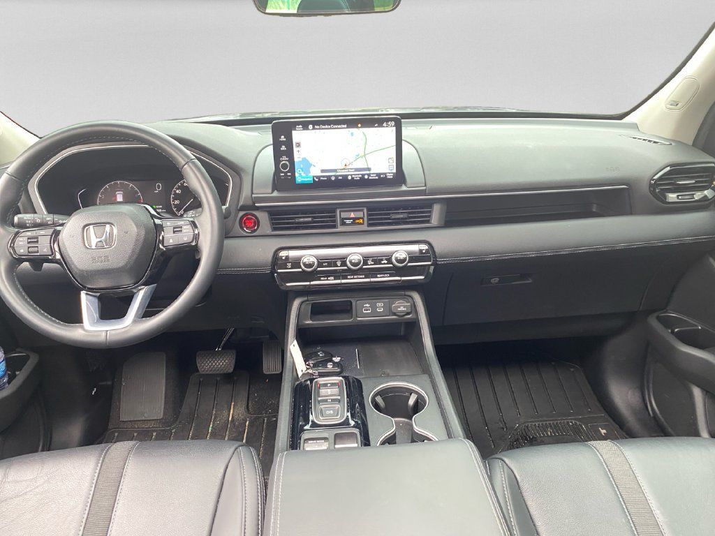 Used 2025 Honda Pilot Touring image 15